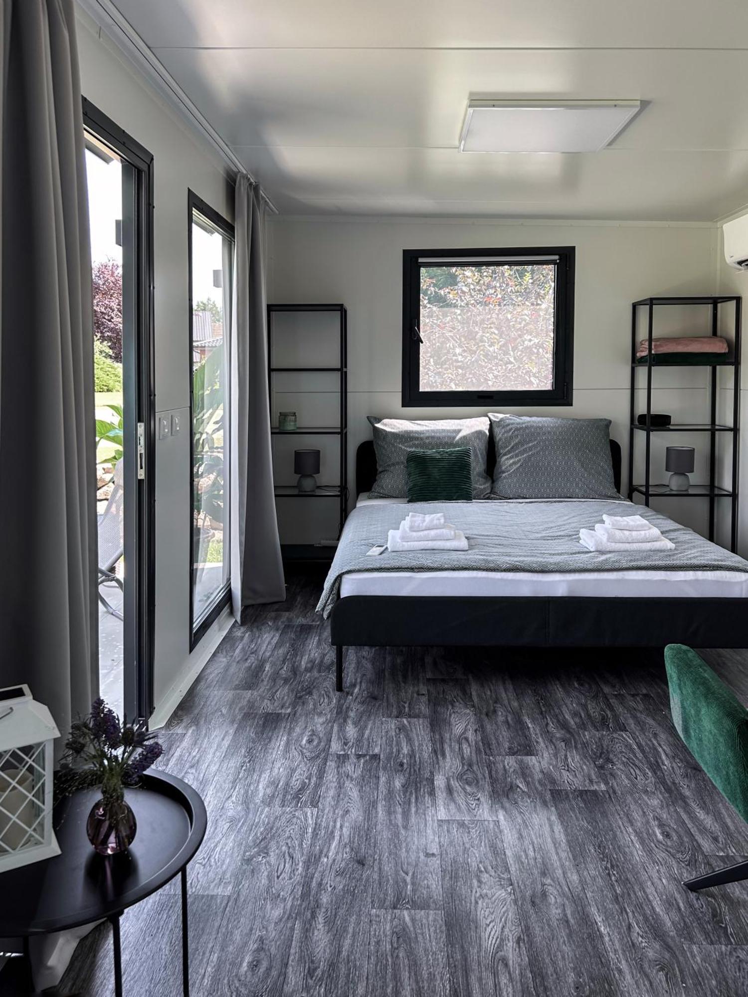Tiny House Mezi Sklepy Apartment Kobylí Exterior photo