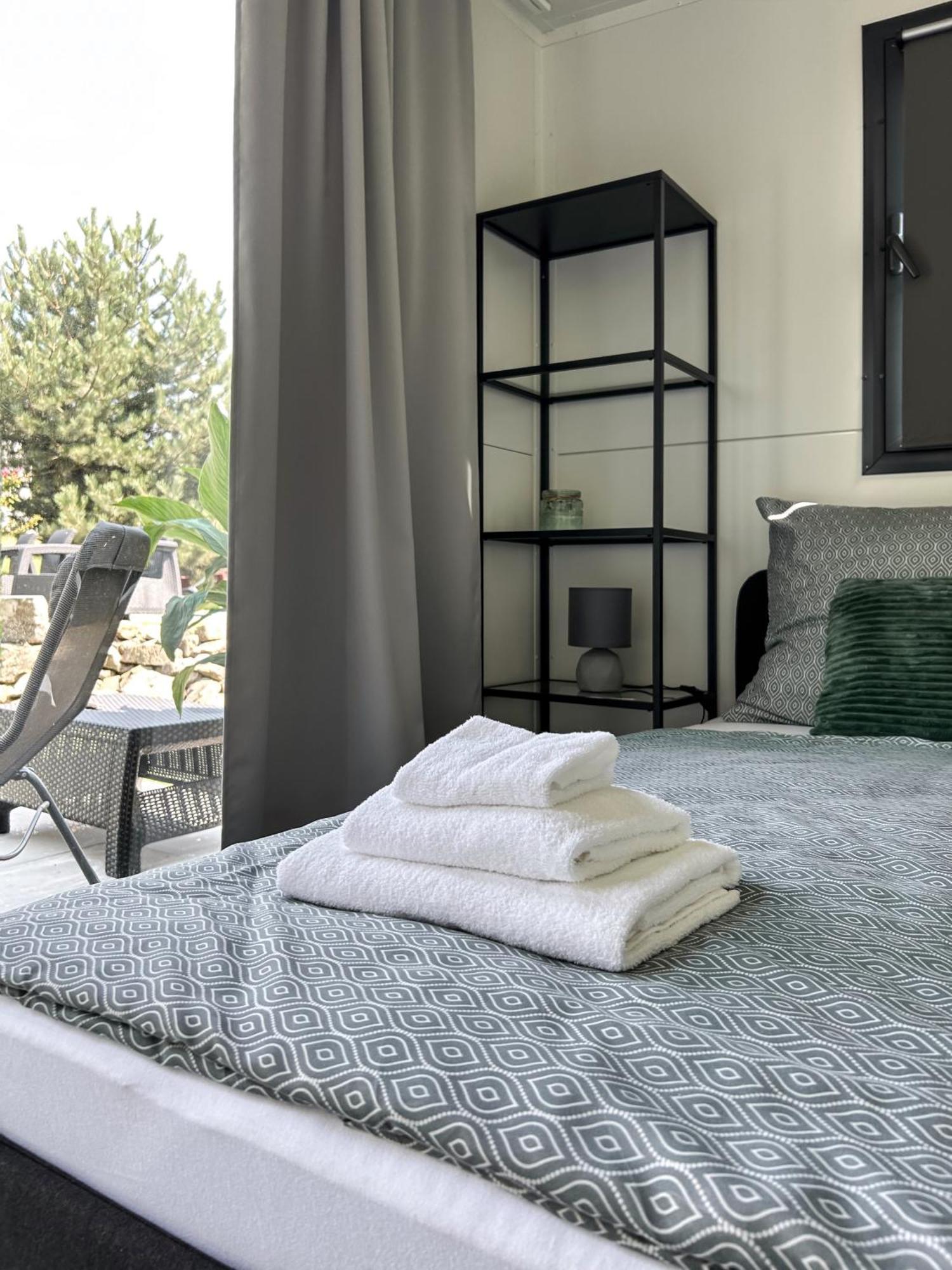 Tiny House Mezi Sklepy Apartment Kobylí Exterior photo