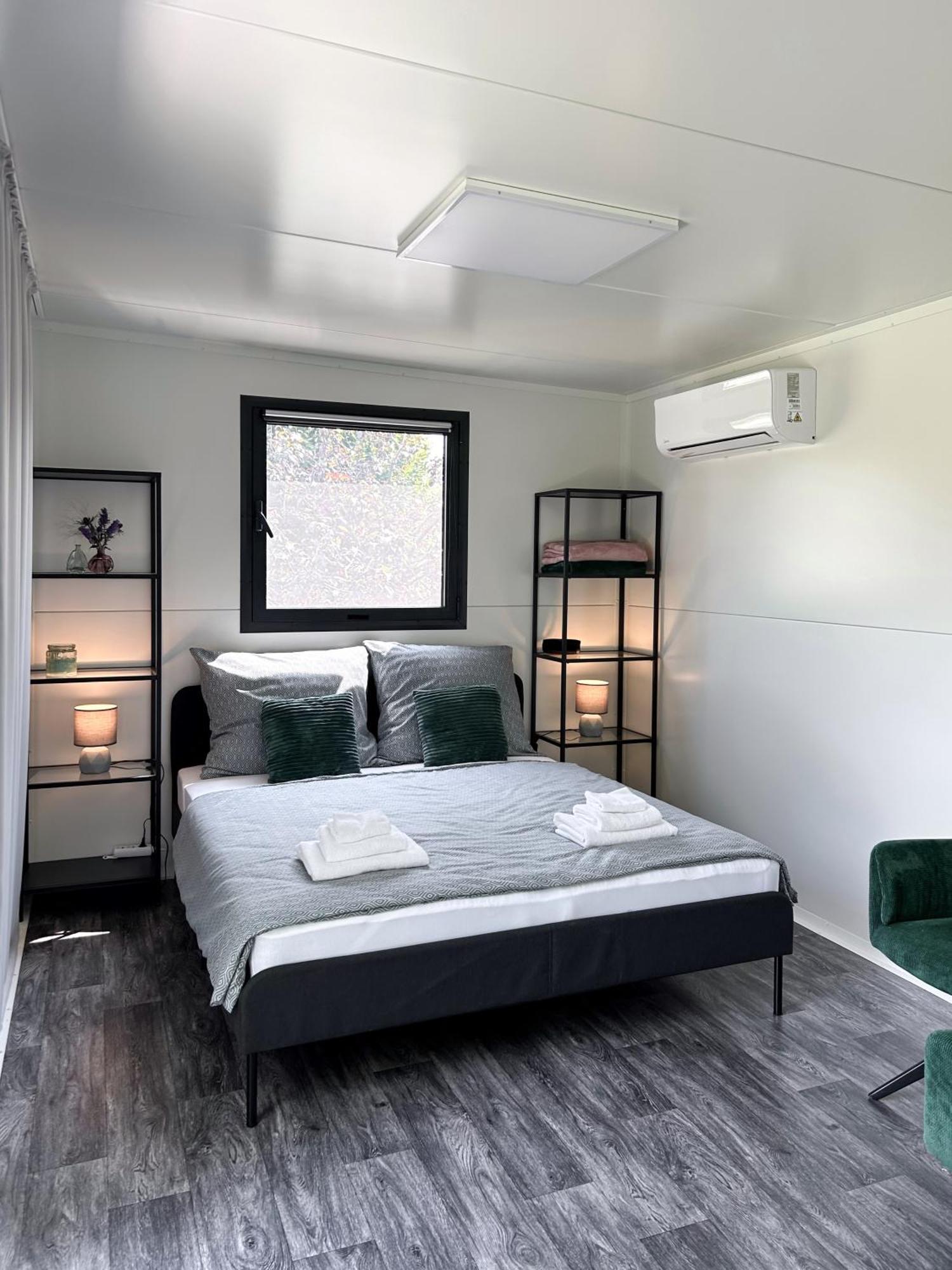 Tiny House Mezi Sklepy Apartment Kobylí Exterior photo